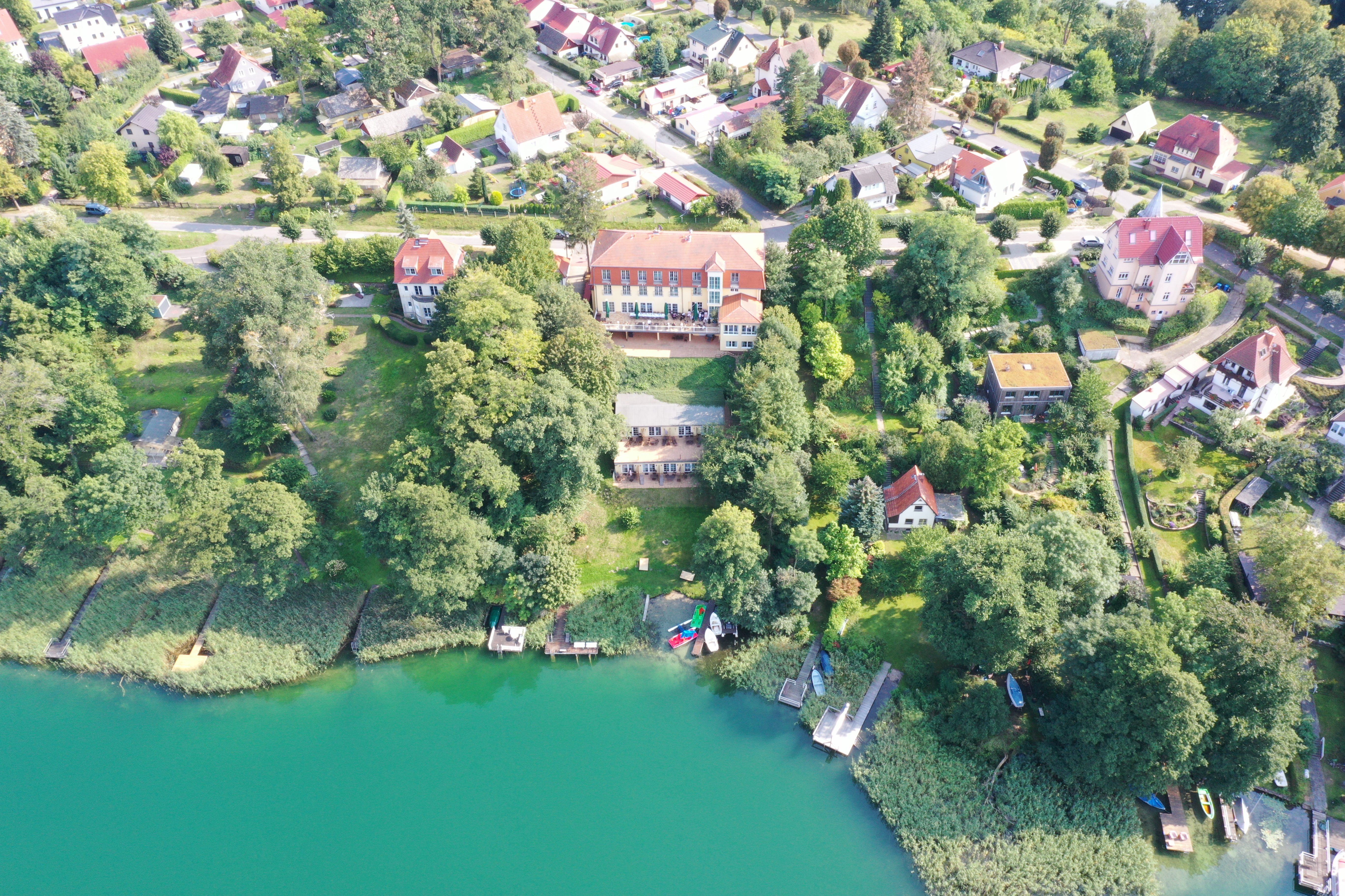 Luftaufnahme Hotel am See